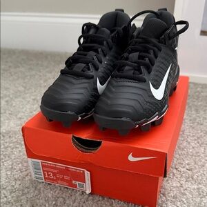 Nike Kids Black and White Soccer Cleats BRAND NEW